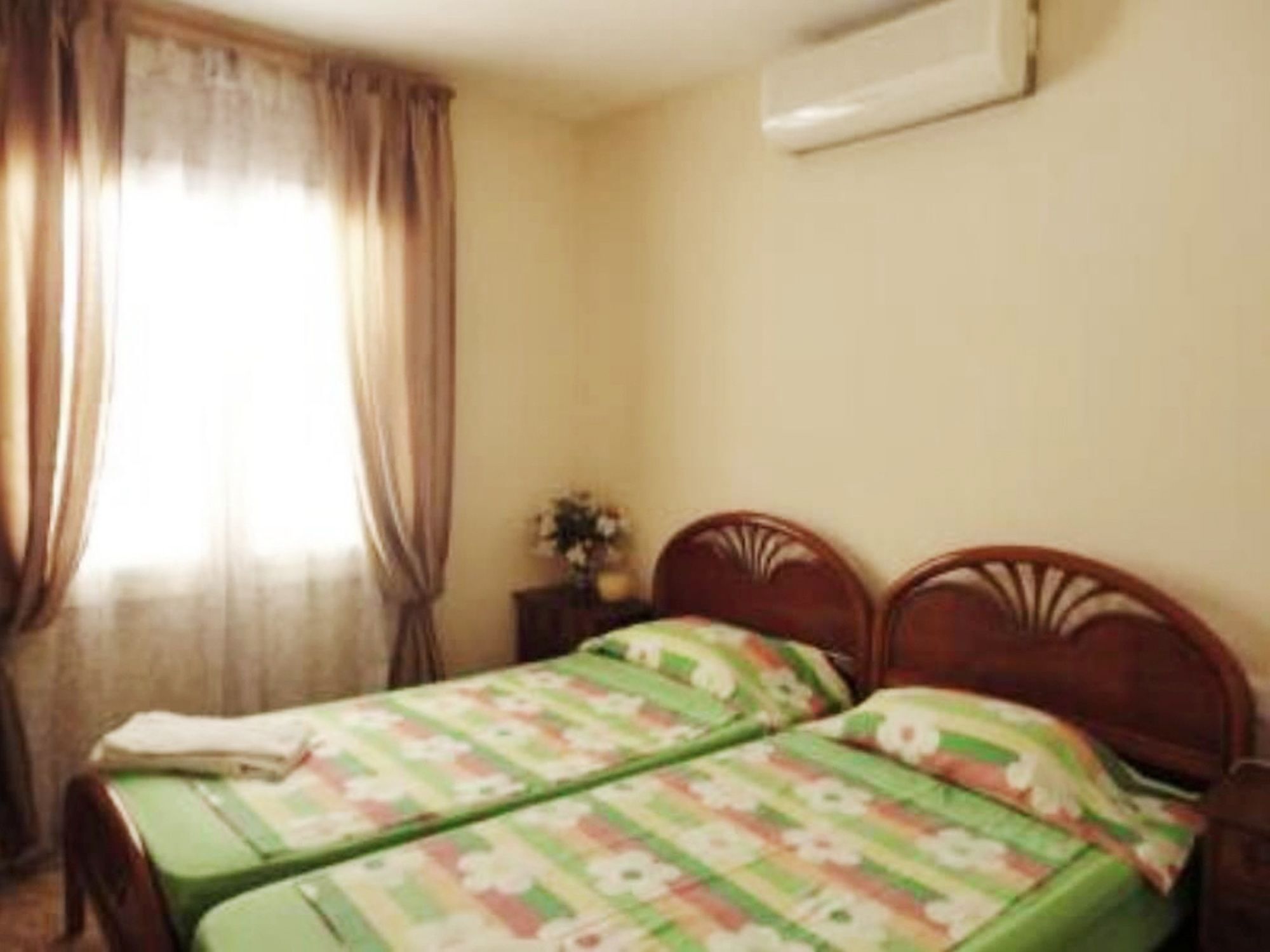 Well-appointed, 4-bedroom House In Alcudia With A Furnished Terrace An *